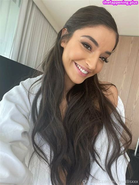 Emily Willis (@emilywillisxoxo) .
